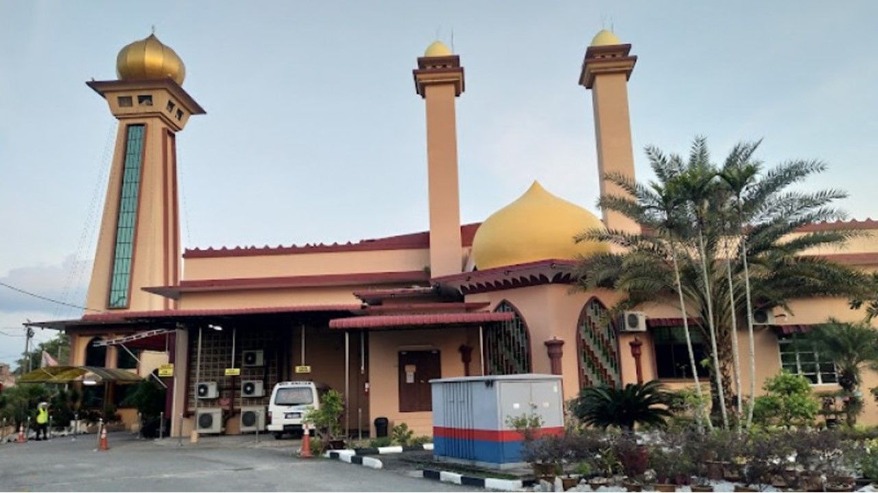 /index.php/component/ajax/?p=image&src=%7B%22file%22%3A%22images%2FPelancongan%2FTempat_Menarik%2FTempat_Ibadat%2FSlide1.jpg%22%2C%22thumbnail%22%3A%22%2C%2C%22%7D&hash=ef12a223